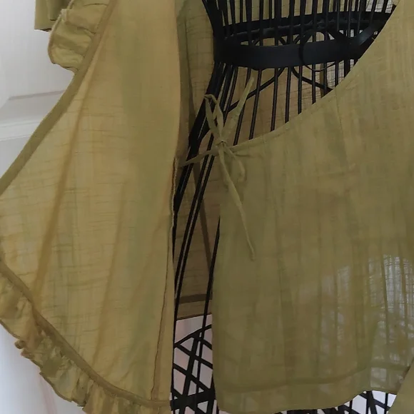 RW&CO. Size L,Olive Ruffle Front Blouse, 100% Cotton - Picture 4 of 7